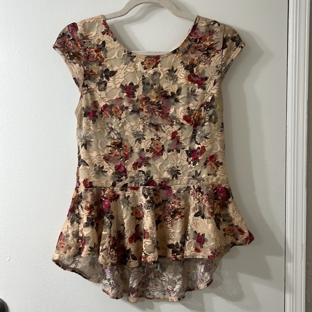 Cozy Casual | Lace Peplum High-low Blouse | Size M